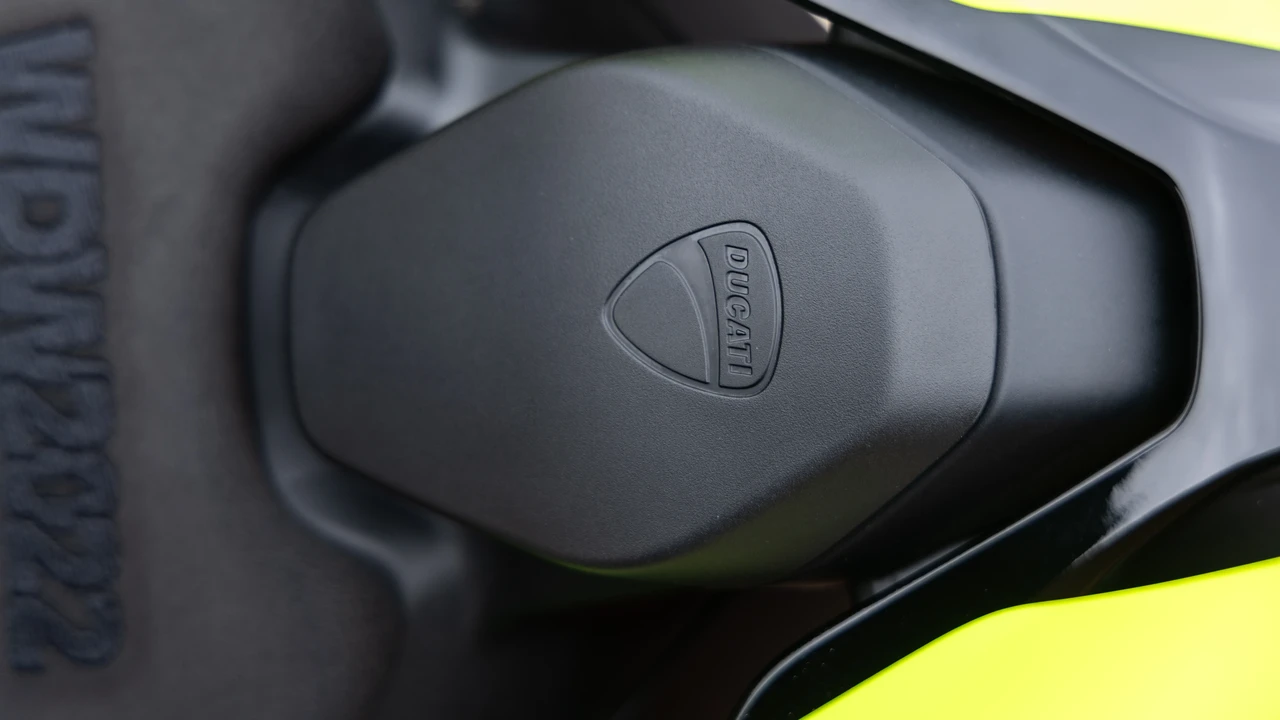 2022 Ducati V4 - Image 31 of 31