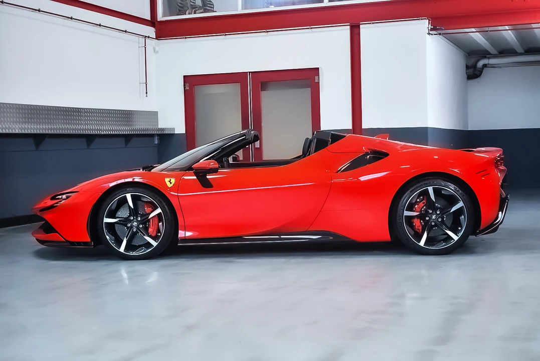 2021 Ferrari SF90 Spider - Image 15 of 31