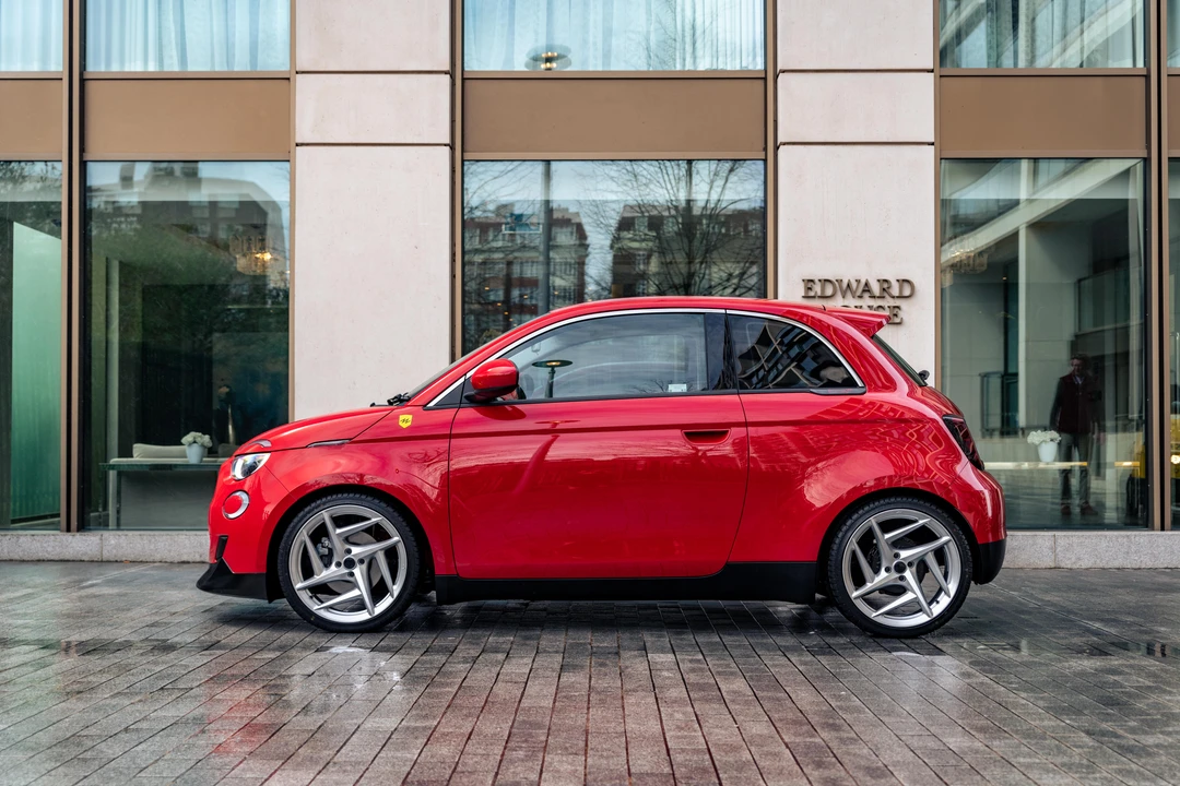 2022 Fiat 500e - Image 5 of 31
