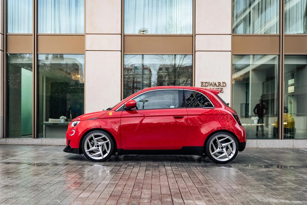 2022 Fiat 500e - Image 13 of 31