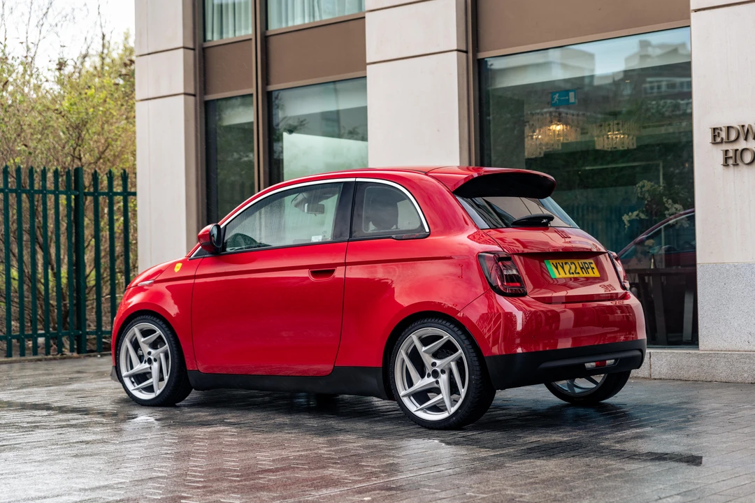 2022 Fiat 500e - Image 6 of 31