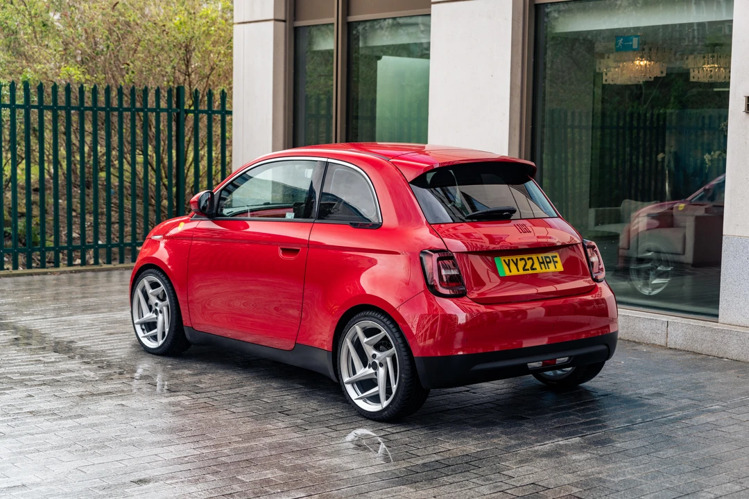 2022 Fiat 500e - Image 14 of 31