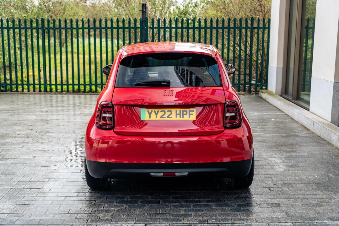 2022 Fiat 500e - Image 7 of 31