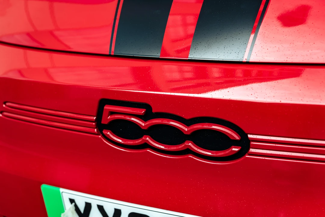 2022 Fiat 500e - Image 22 of 31