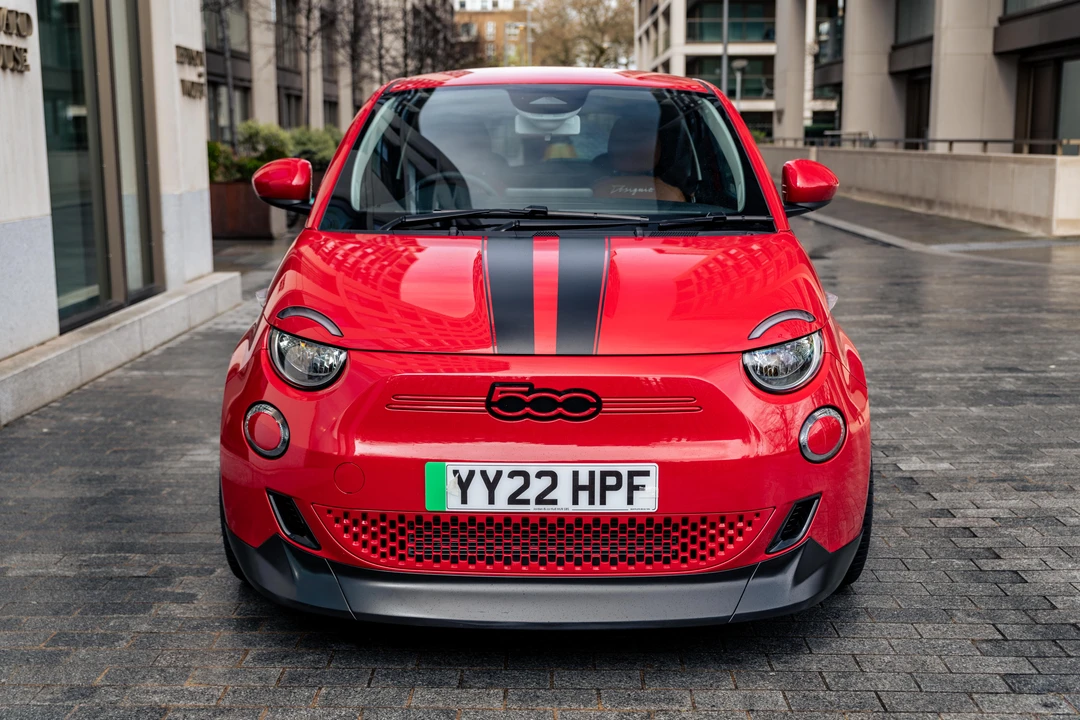 2022 Fiat 500e - Image 11 of 31