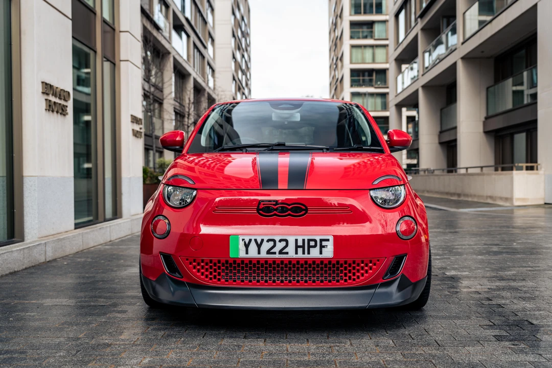 2022 Fiat 500e - Image 3 of 31