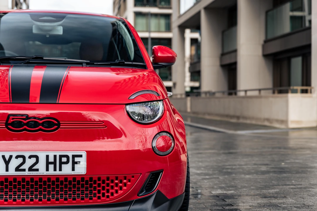 2022 Fiat 500e - Image 25 of 31