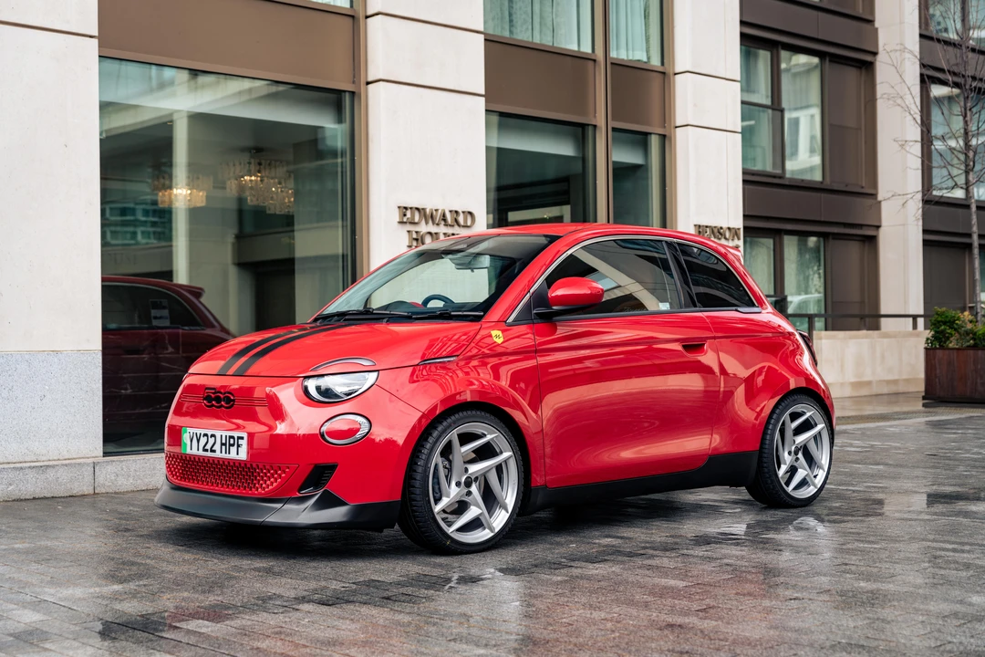 2022 Fiat 500e - Image 12 of 31