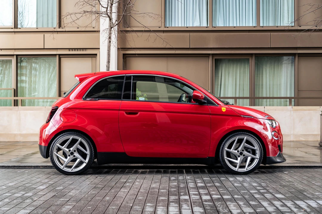 2022 Fiat 500e - Image 9 of 31