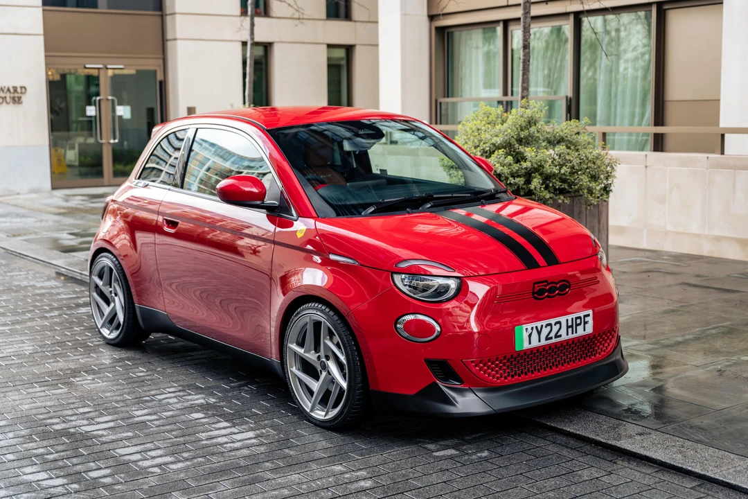 2022 Fiat 500e - Image 10 of 31