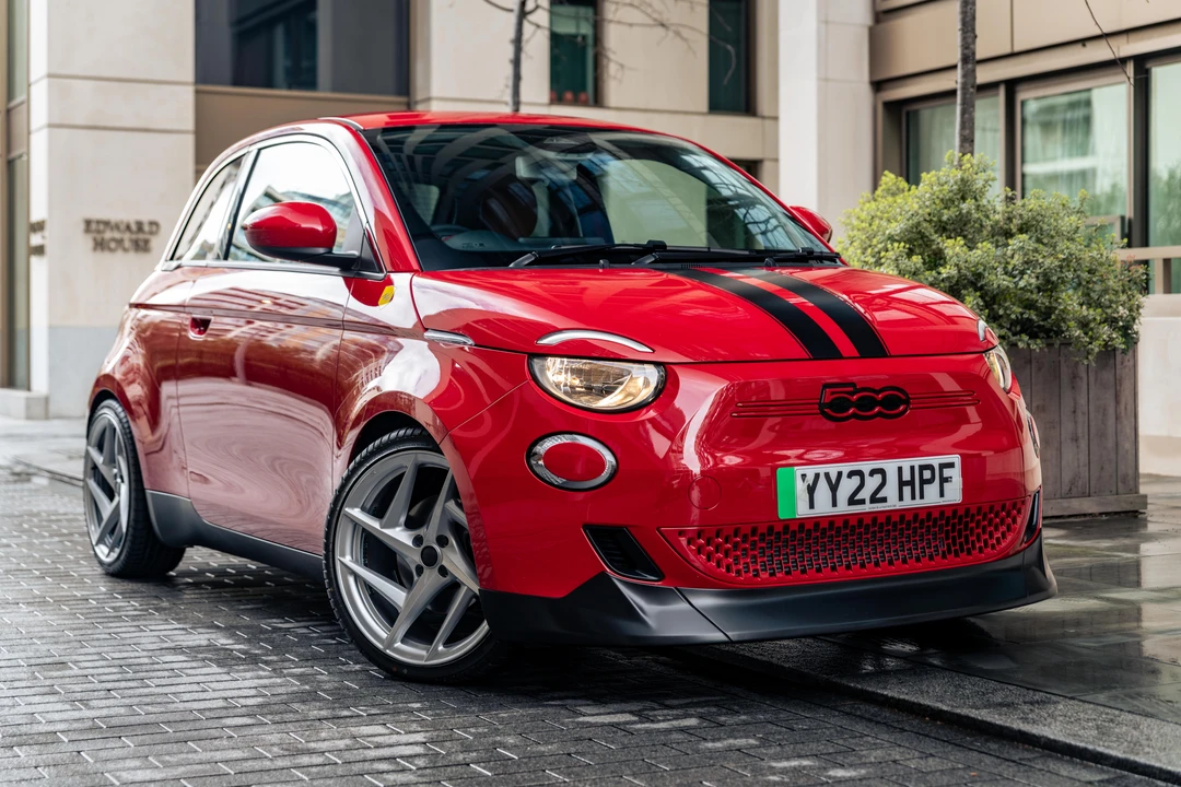 2022 Fiat 500e - Image 18 of 31