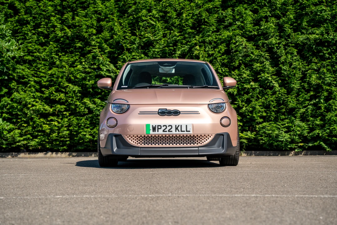 2022 Fiat 500e - Image 3 of 31