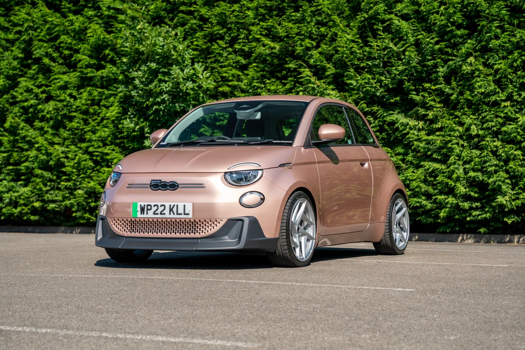 2022 Fiat 500e - Image 4 of 31