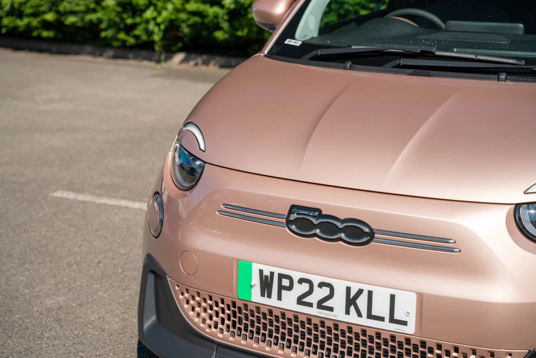 2022 Fiat 500e - Image 19 of 31