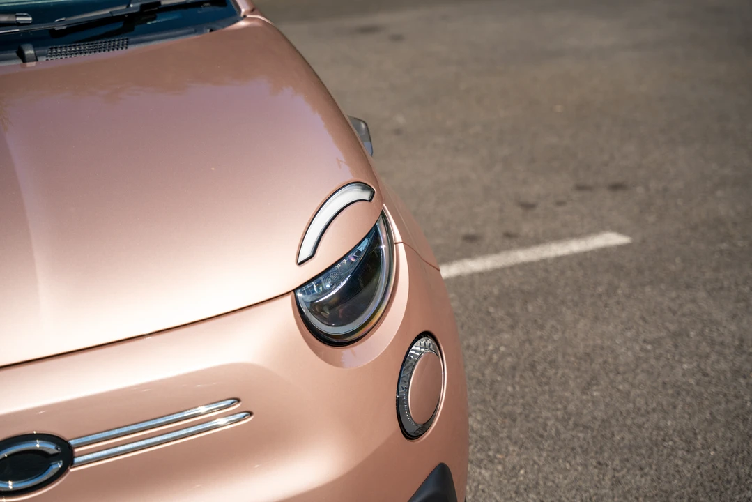 2022 Fiat 500e - Image 20 of 31