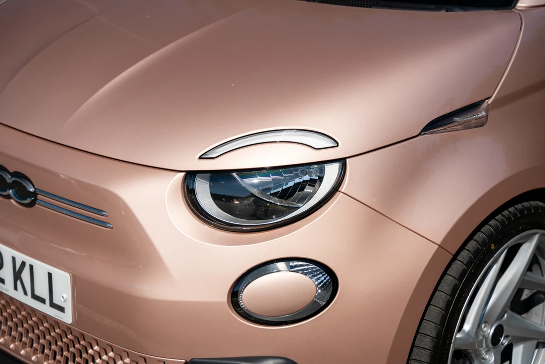 2022 Fiat 500e - Image 21 of 31