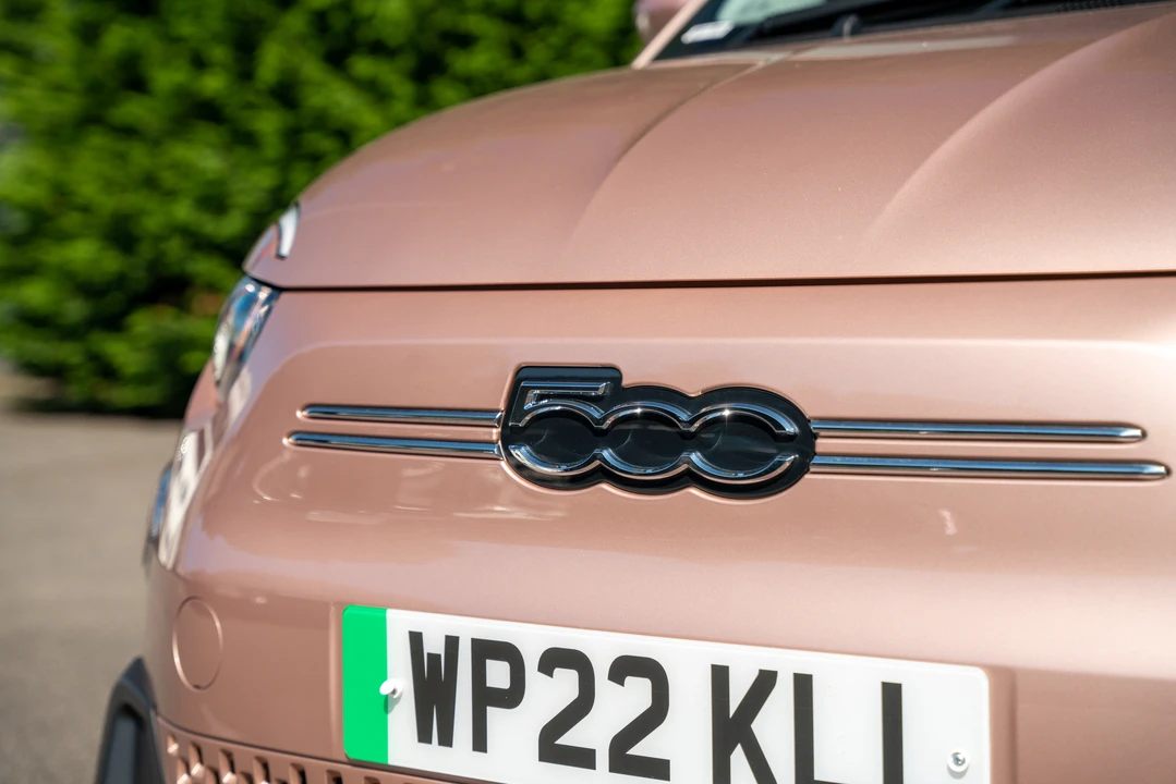 2022 Fiat 500e - Image 22 of 31