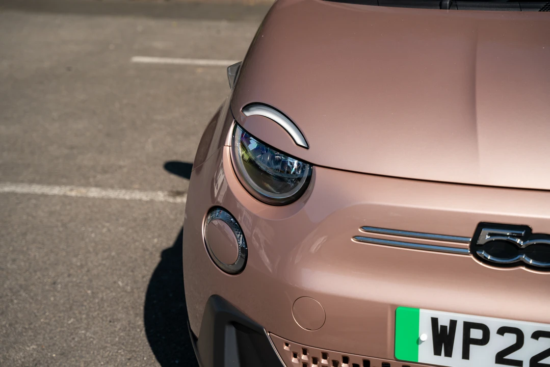 2022 Fiat 500e - Image 23 of 31