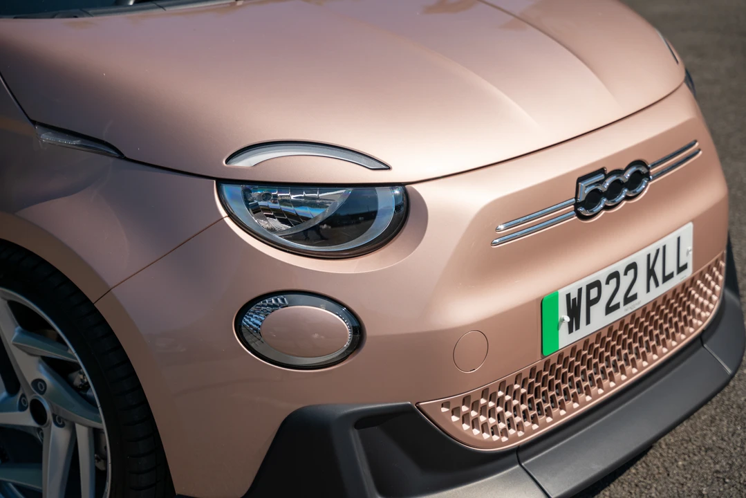 2022 Fiat 500e - Image 24 of 31