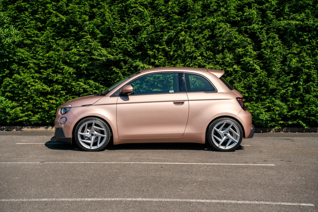 2022 Fiat 500e - Image 13 of 31