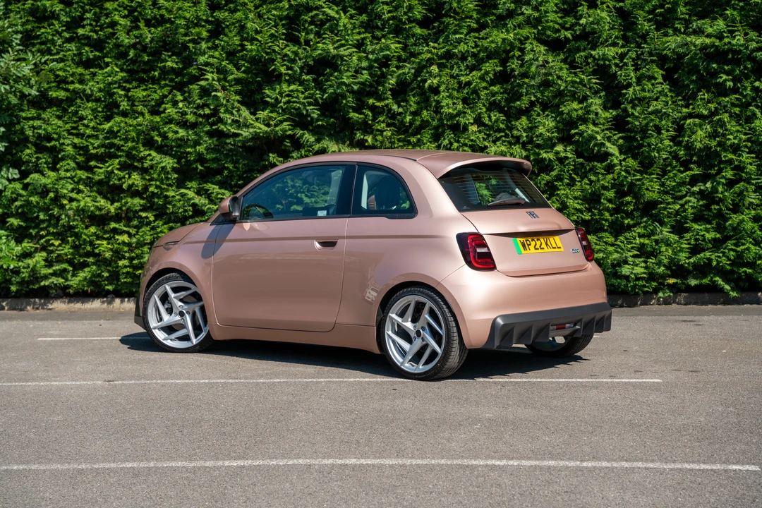 2022 Fiat 500e - Image 6 of 31