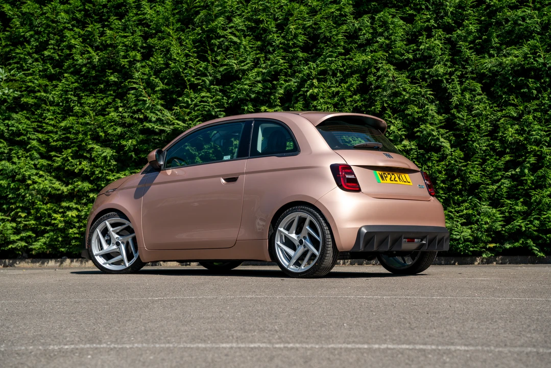 2022 Fiat 500e - Image 14 of 31