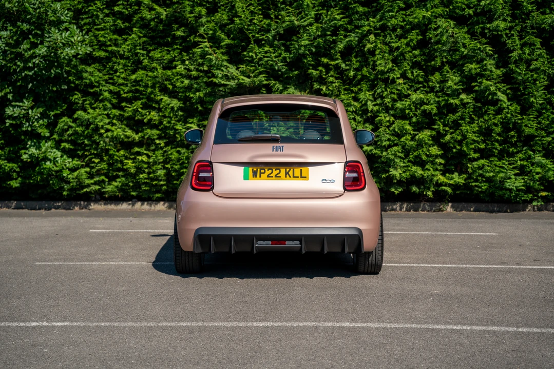 2022 Fiat 500e - Image 7 of 31