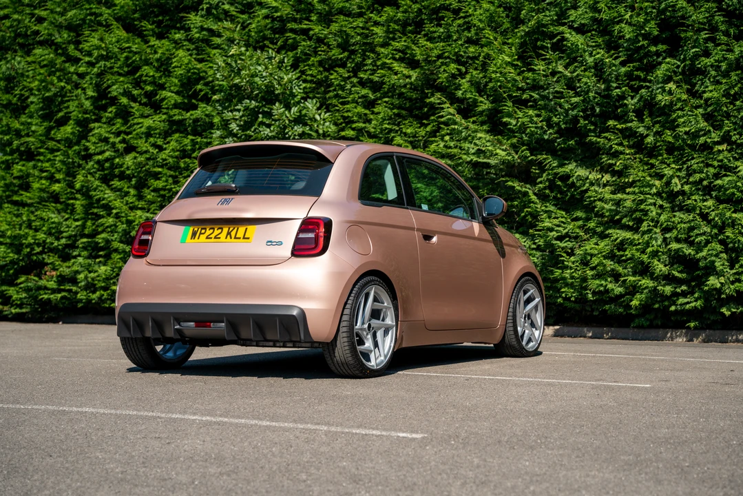 2022 Fiat 500e - Image 8 of 31