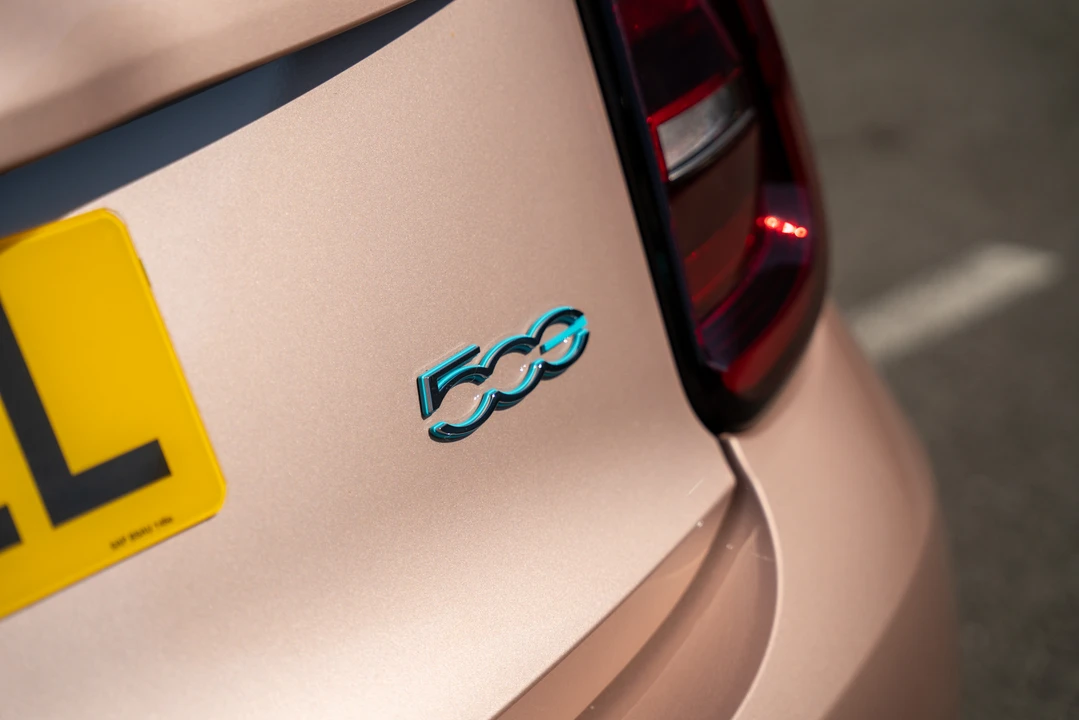 2022 Fiat 500e - Image 31 of 31