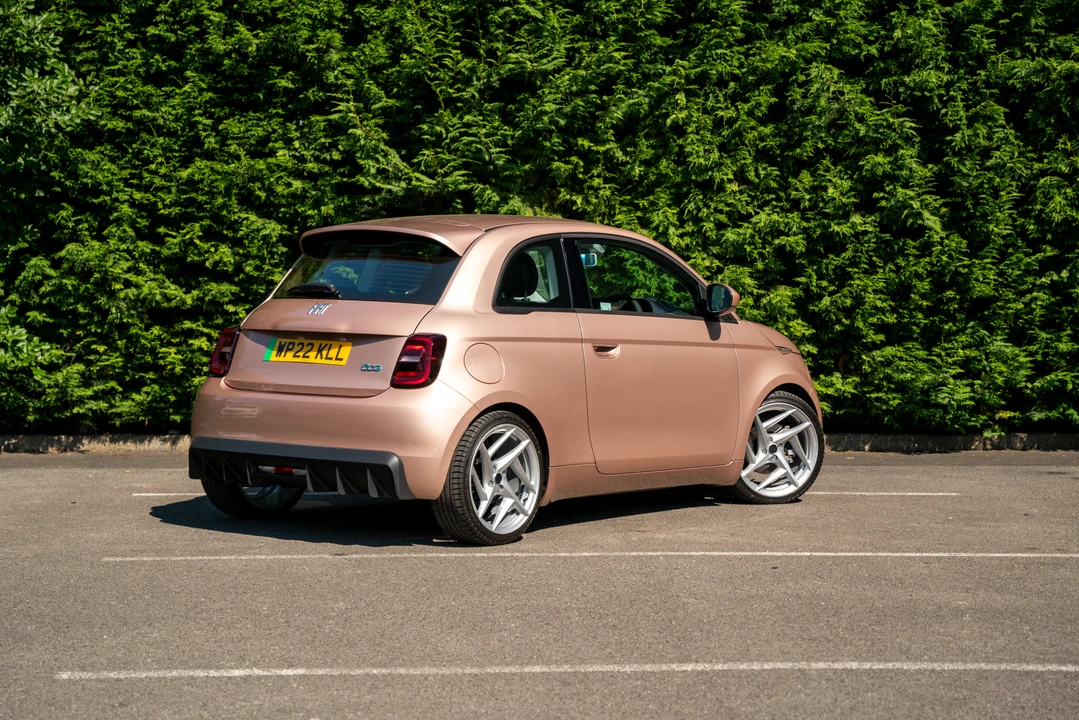 2022 Fiat 500e - Image 16 of 31
