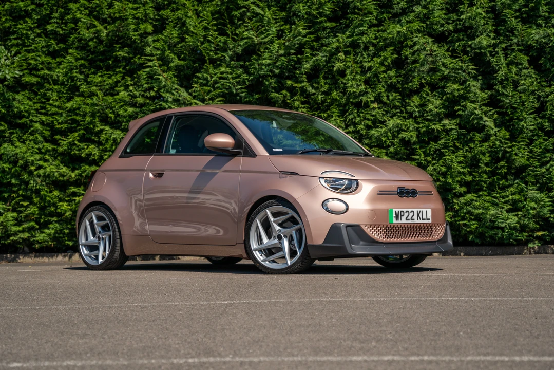 2022 Fiat 500e - Image 18 of 31