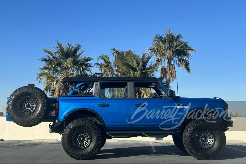 2022 Ford Bronco 6th Gen - Image 15 of 15