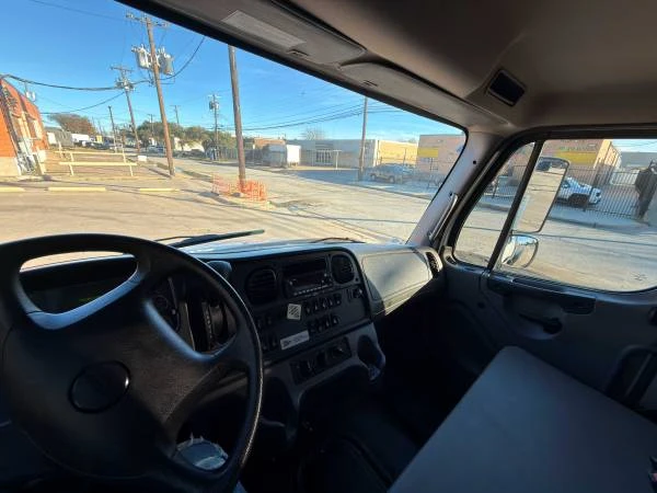 2022 Freightliner - Image 9 of 19