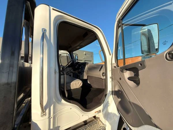 2022 Freightliner - Image 8 of 19