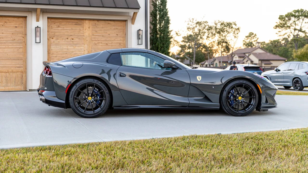 2022 Ferrari 812 GTS - Image 6 of 9