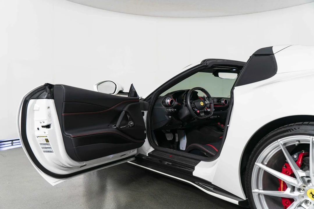 2022 Ferrari 812 GTS - Image 14 of 31