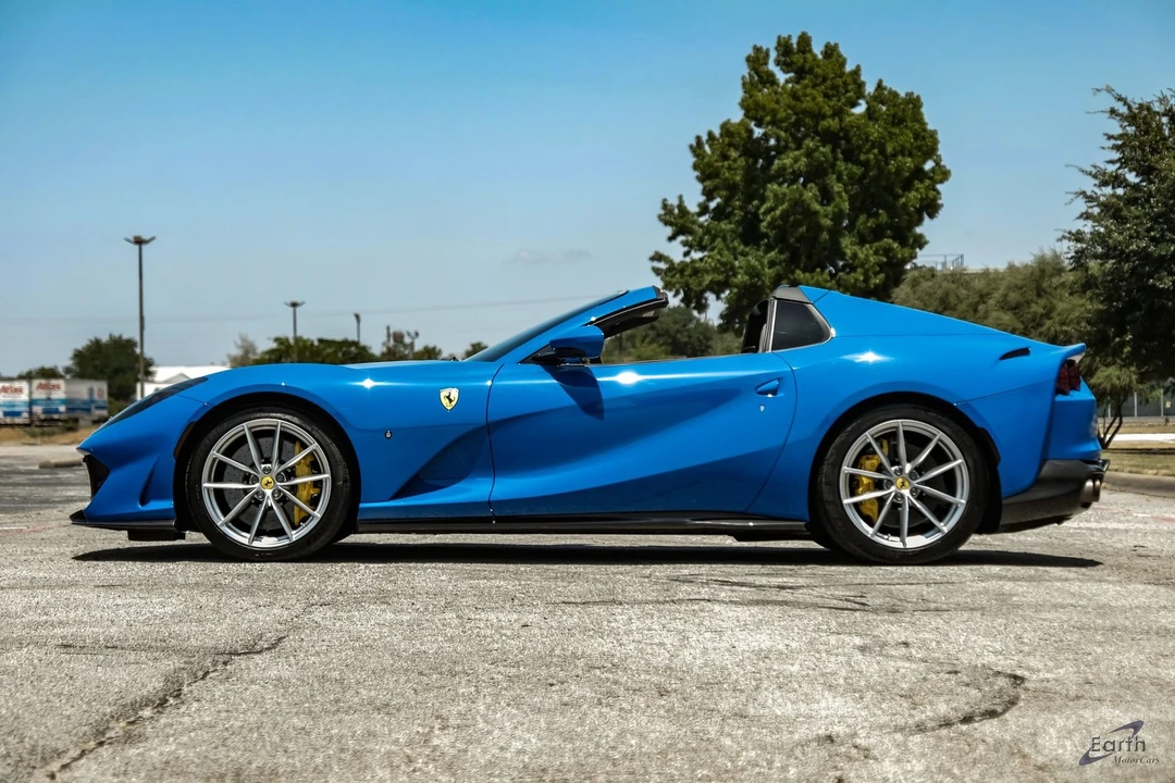 2022 Ferrari 812 GTS - Image 7 of 31