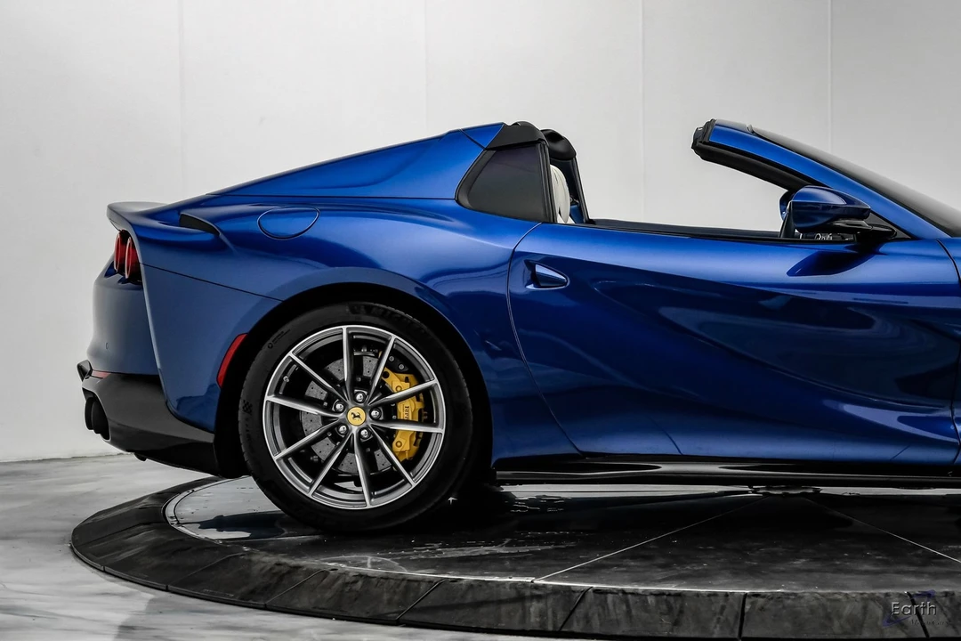 2022 Ferrari 812 GTS - Image 28 of 31