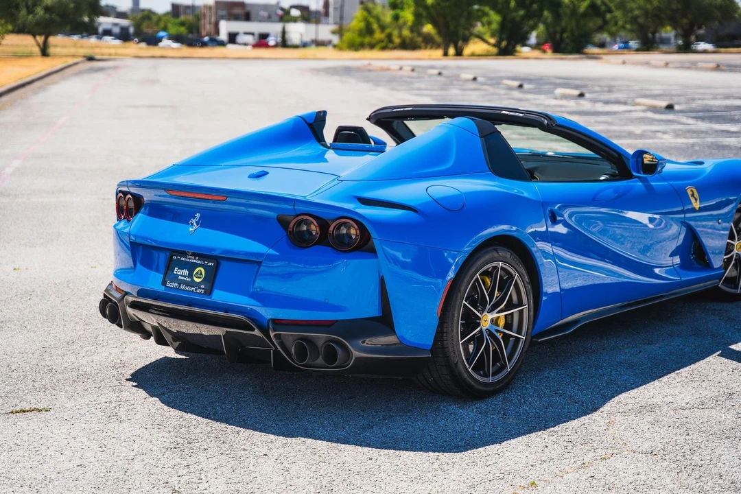 2022 Ferrari 812 GTS - Image 16 of 31