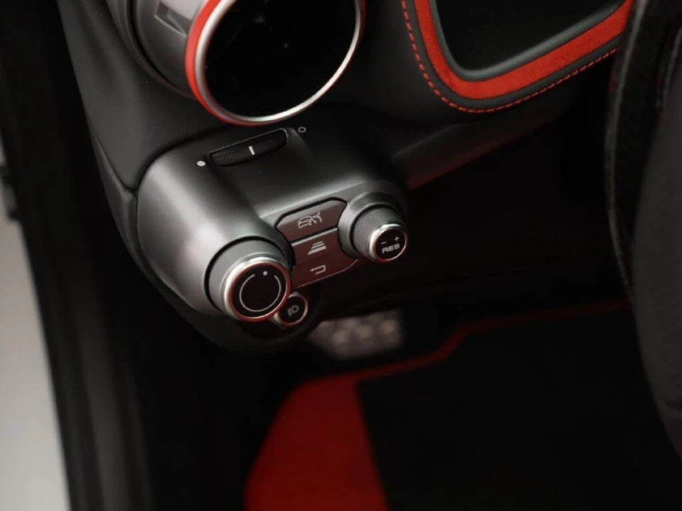 2022 Ferrari 812 GTS - Image 19 of 31