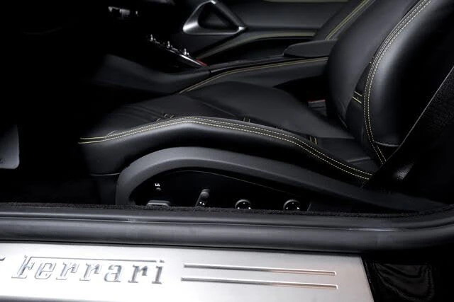2022 Ferrari 812 GTS - Image 26 of 31