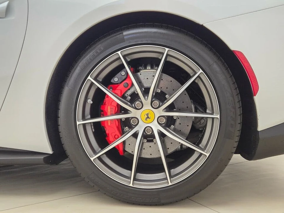 2022 Ferrari 812 GTS - Image 16 of 31