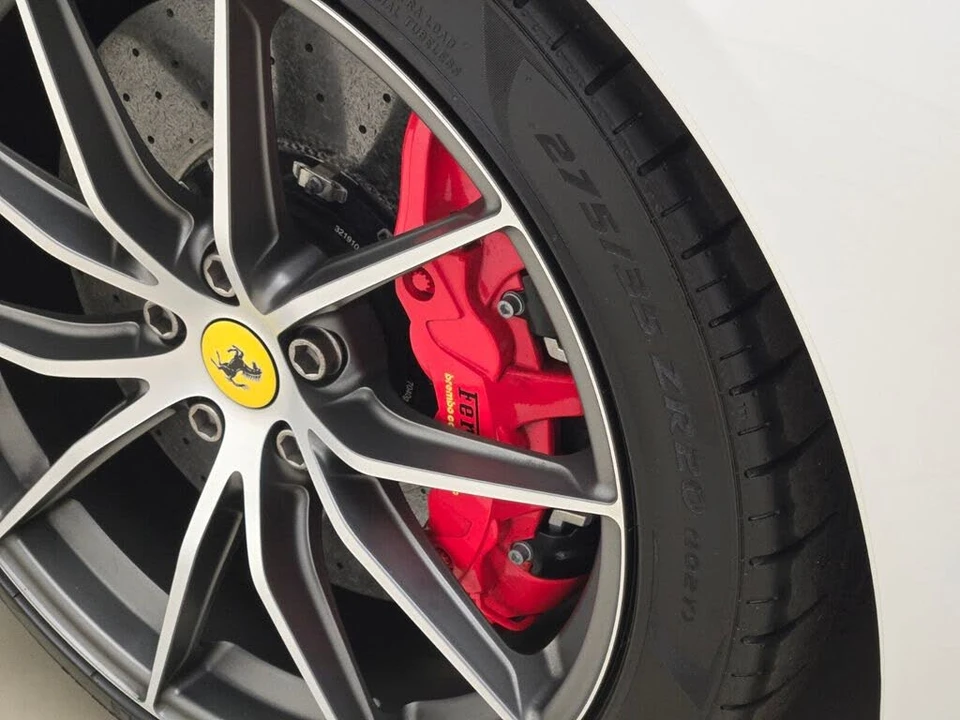 2022 Ferrari 812 GTS - Image 15 of 31