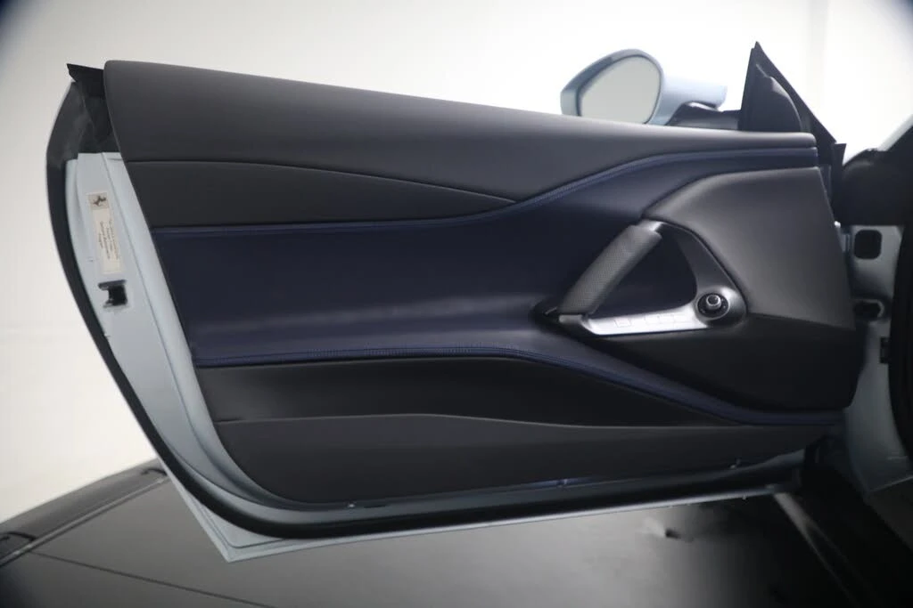 2022 Ferrari 812 GTS - Image 19 of 31