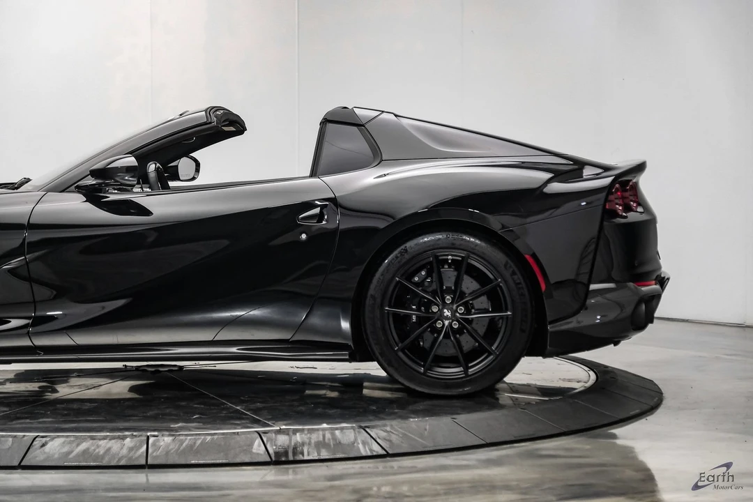 2022 Ferrari 812 GTS - Image 12 of 31