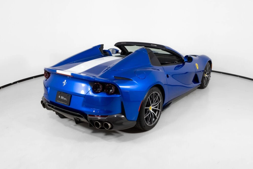2022 Ferrari 812 GTS - Image 9 of 31