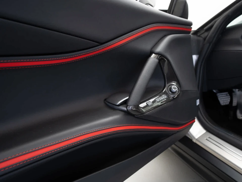 2022 Ferrari 812 GTS - Image 16 of 31