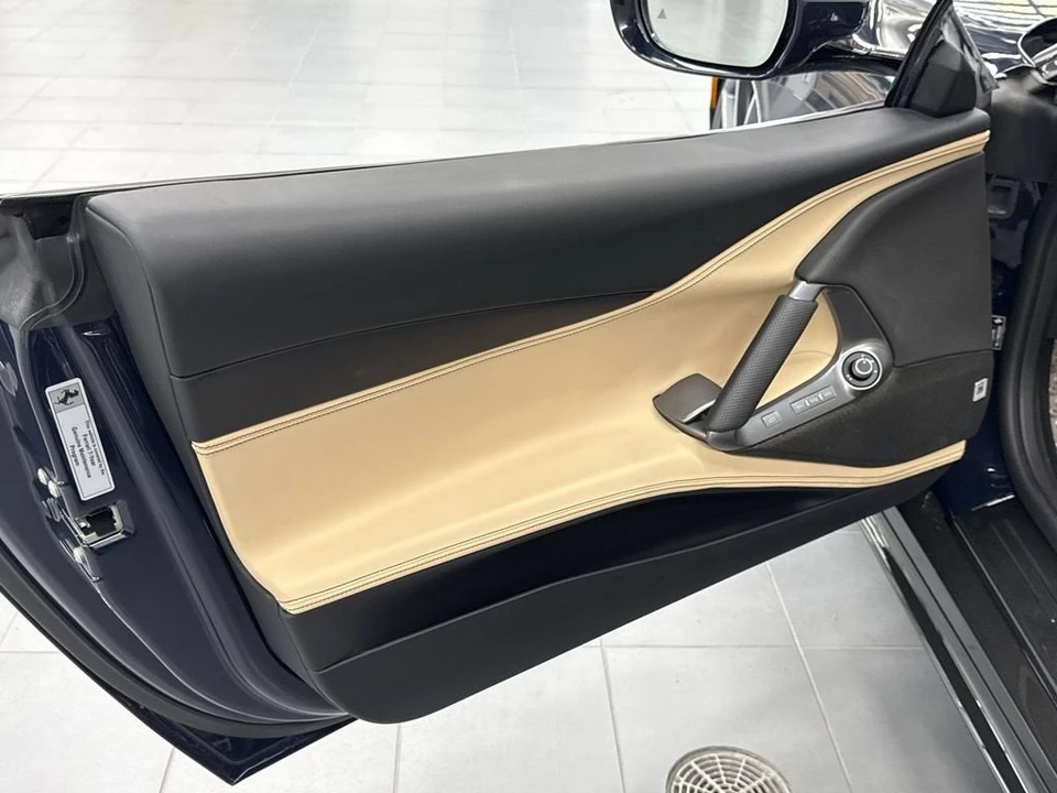 2022 Ferrari 812 GTS - Image 27 of 31