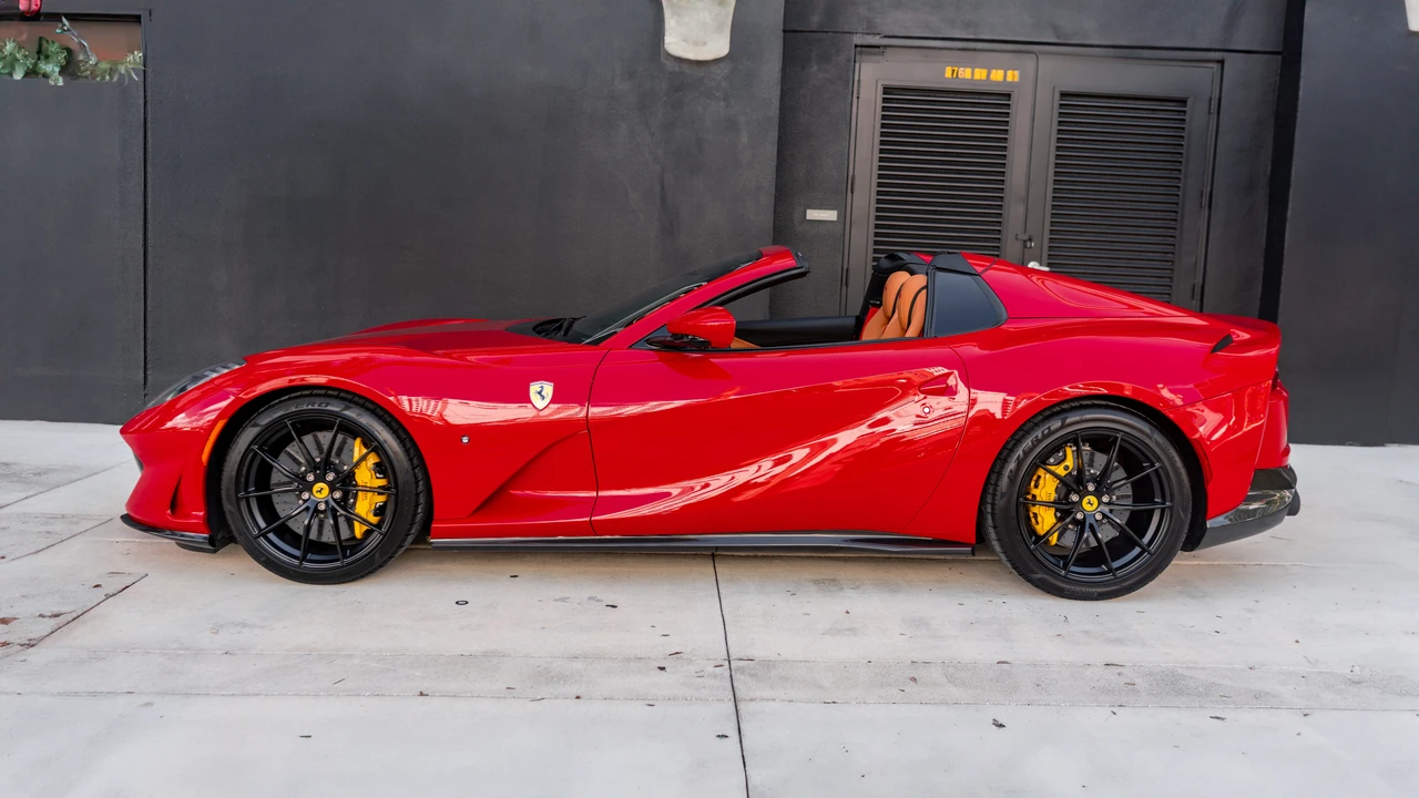 2022 Ferrari 812 GTS - Image 7 of 31
