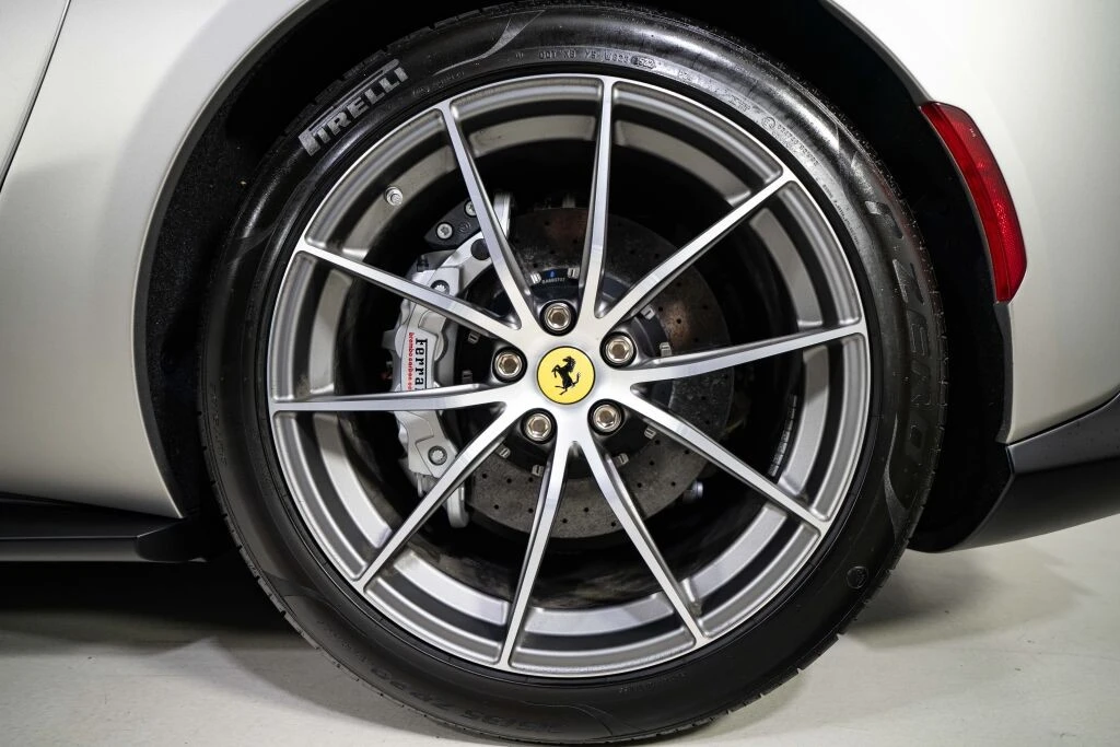 2022 Ferrari 812 GTS - Image 15 of 31